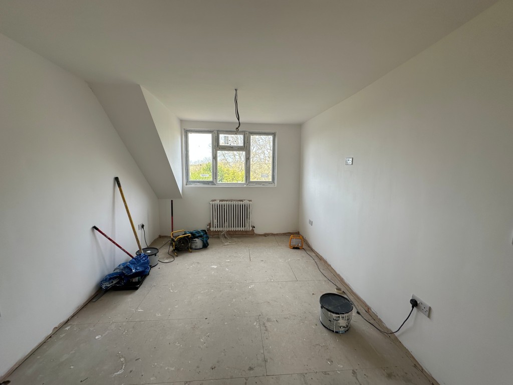 Lot: 127 - FOUR-BEDROOM DETACHED HOUSE IN NEED OF WORKS - Main Bedroom with views over garden